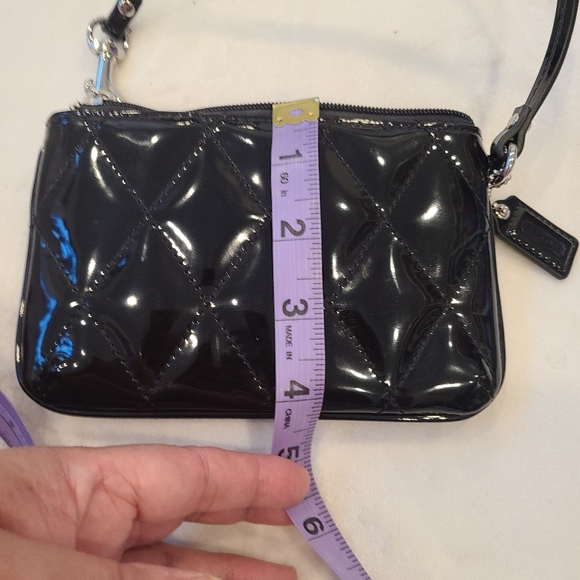 Coach super cute little wrislet quilted patent leather wallet - Picture 3 of 6